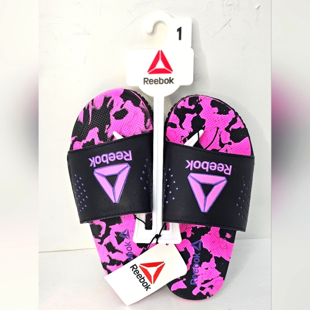 Girls Youth size 1 Reebok Performance Slides